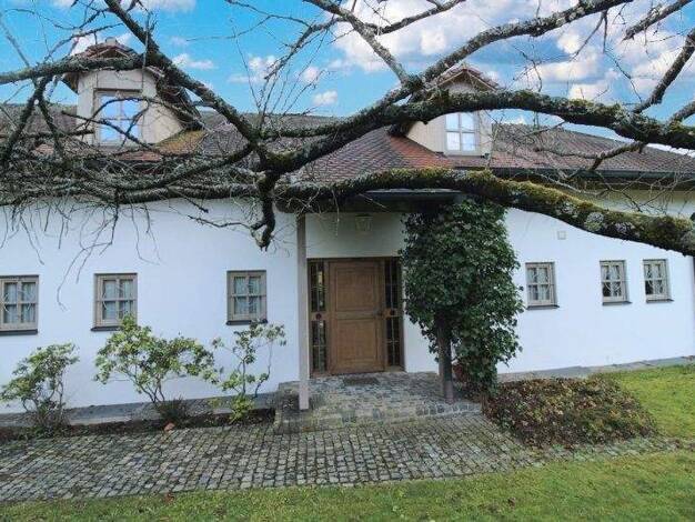 Einfamilienhaus zur Miete 2.850 € 8 Zimmer 250 m² 1.349 m² Grundstück frei ab 01.04.2026 Aystetten 86482