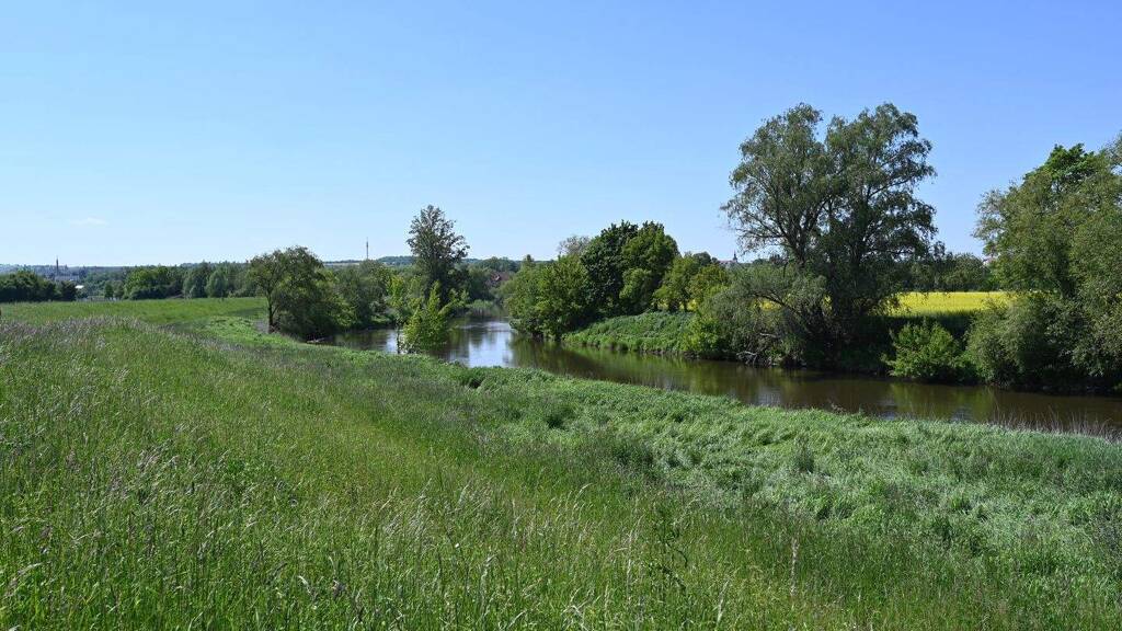 Einfamilienhaus zum Kauf 185.000 € 5 Zimmer 131,6 m² 1.182 m² Grundstück Naumburg Naumburg (Saale) 06618