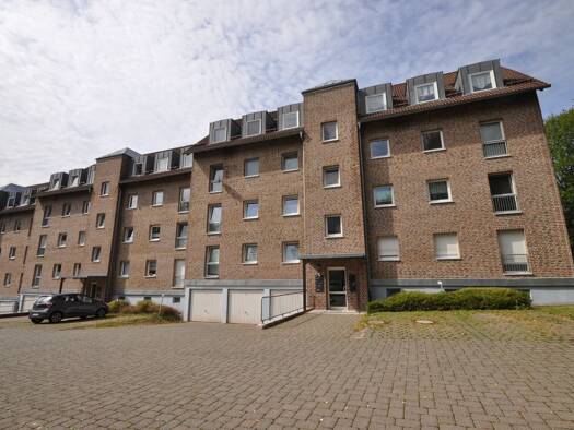 Wohnung zur Miete 350 € 2 Zimmer 58,6 m² frei ab sofort Suhl 98528