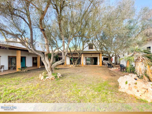 Landhaus zum Kauf 2.500.000 € 13 Zimmer 604 m² 183.553 m² Grundstück Petra 07520