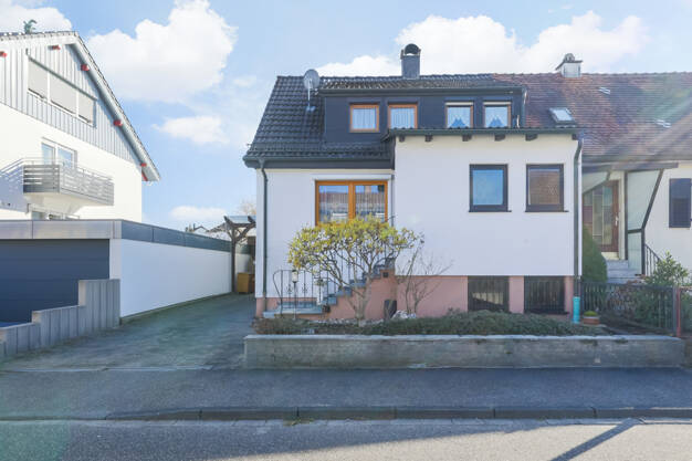Doppelhaushälfte zum Kauf 285.000 € 2,5 Zimmer 79 m² 384 m² Grundstück Birkenfeld Birkenfeld 75217