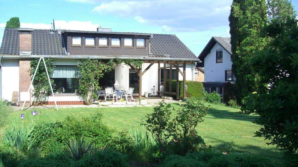 Einfamilienhaus zum Kauf provisionsfrei 490.000 € 8 Zimmer 180 m² 1.400 m² Grundstück Schröck Marburg-Schröck 35043