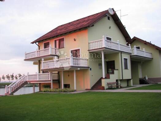 Haus zum Kauf 400.000 € 7 Zimmer 300 m² 30.000 m² Grundstück Čeminac 31325