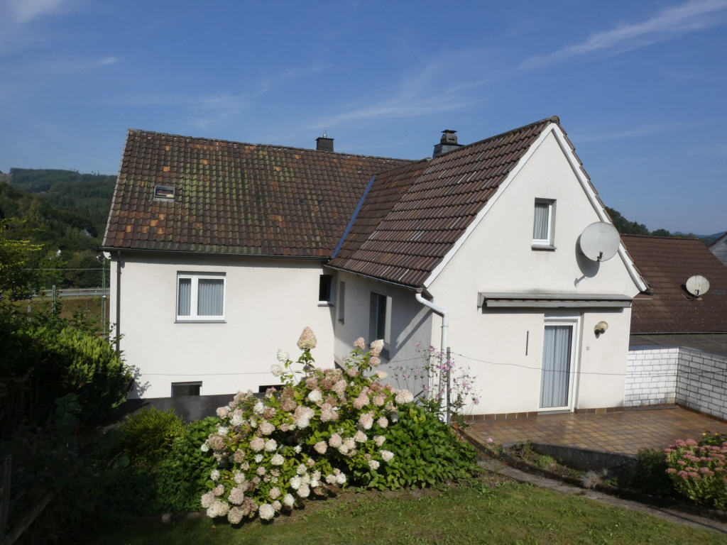 Mehrfamilienhaus zum Kauf 180.000 € 8 Zimmer 183 m²<br/>Wohnfläche 538 m²<br/>Grundstück Finnentrop Finnentrop 57413