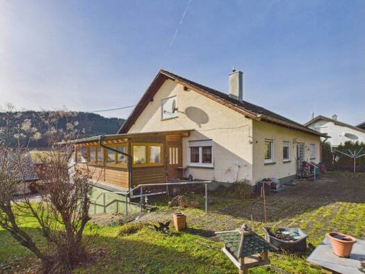 Einfamilienhaus zum Kauf 295.000 € 7 Zimmer 170 m² 1.000 m² Grundstück Reichenbach am Heuberg 78564