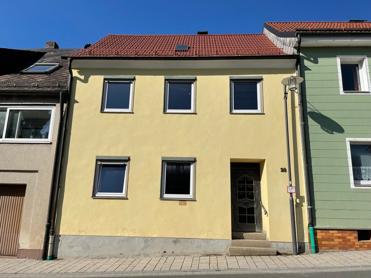 Reihenmittelhaus zum Kauf 70.000 € 3 Zimmer 108 m²<br/>Wohnfläche 321 m²<br/>Grundstück Bärnau Bärnau 95671