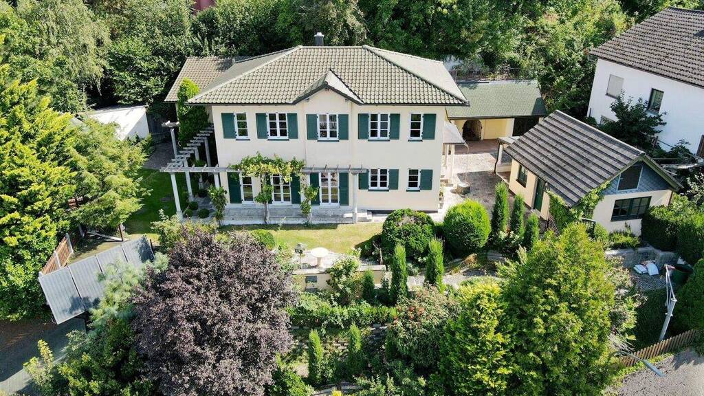 Stadthaus zum Kauf 1.100.000 € 7 Zimmer 177 m² 1.046 m² Grundstück Peter u. Paul Landshut 84028