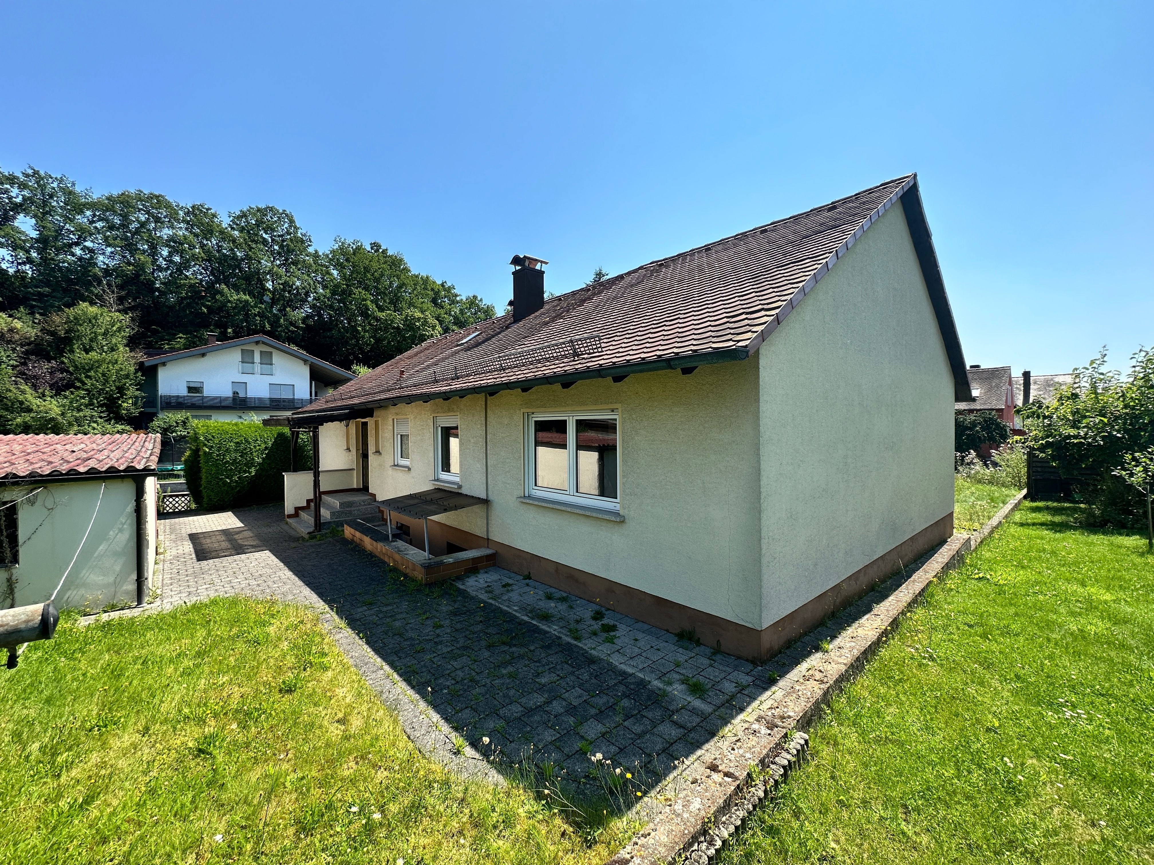 Bungalow zum Kauf 315.000 € 4 Zimmer 112 m²<br/>Wohnfläche 743 m²<br/>Grundstück ab sofort<br/>Verfügbarkeit Am Weingartsgraben 15 Höchstadt Höchstadt a.d.Aisch 91315