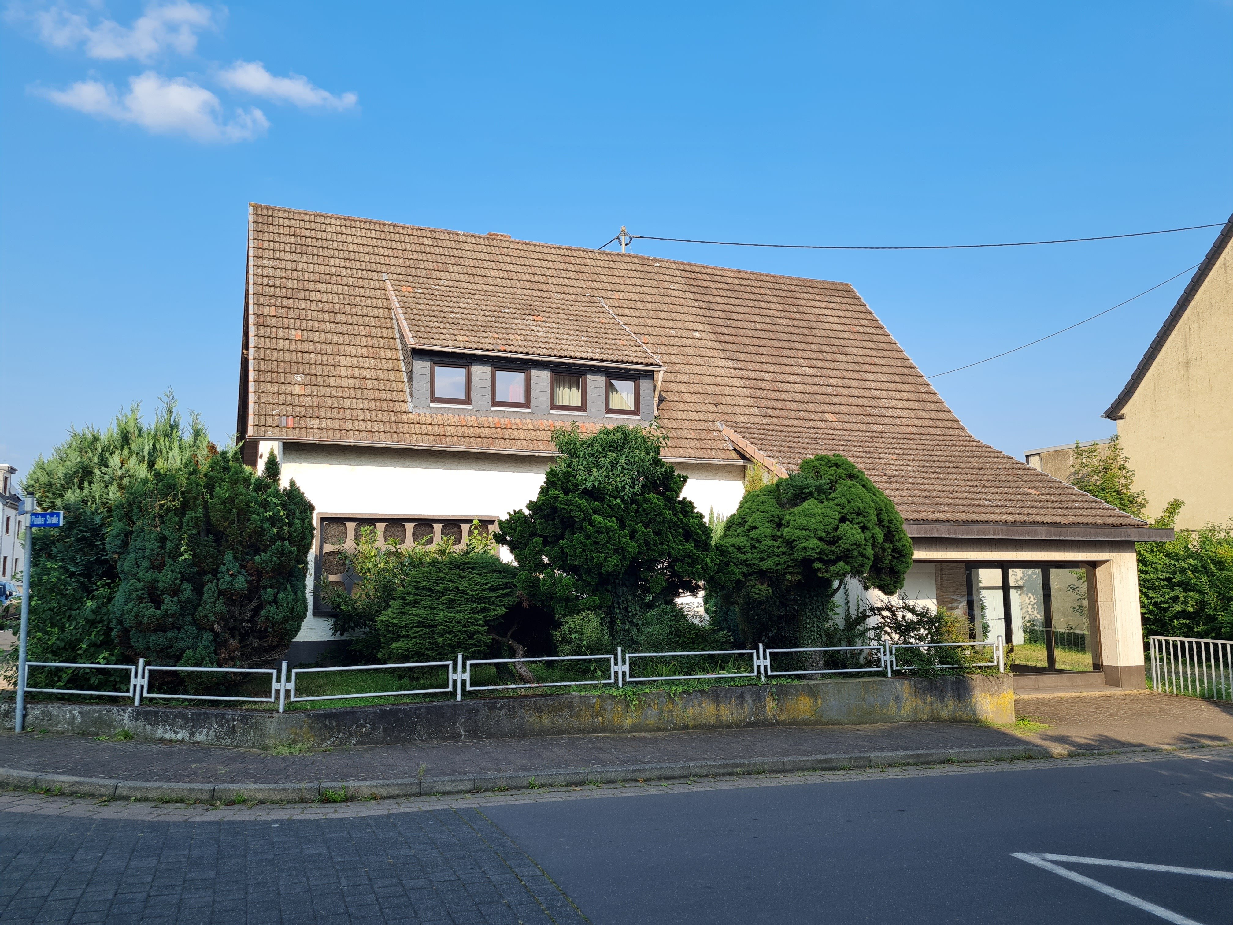 Einfamilienhaus zum Kauf 330.000 € 8 Zimmer 160 m²<br/>Wohnfläche 630 m²<br/>Grundstück Nickenich 56645