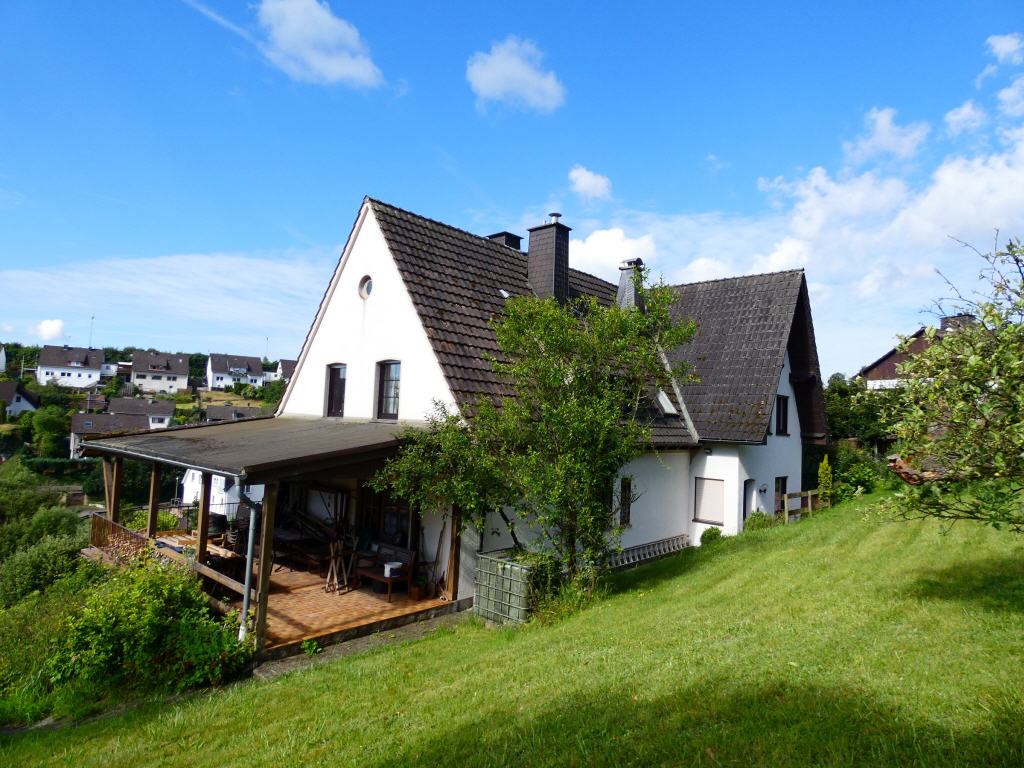 Mehrfamilienhaus zum Kauf 245.000 € 9 Zimmer 221,3 m²<br/>Wohnfläche 2.253 m²<br/>Grundstück Heggen Finnentrop-Heggen 57413