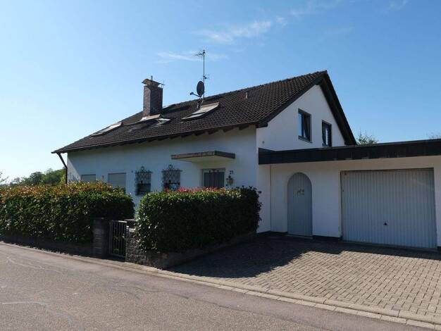 Mehrfamilienhaus zum Kauf 650.000 € 7 Zimmer 168 m² 772 m² Grundstück Riegel am Kaiserstuhl 79359