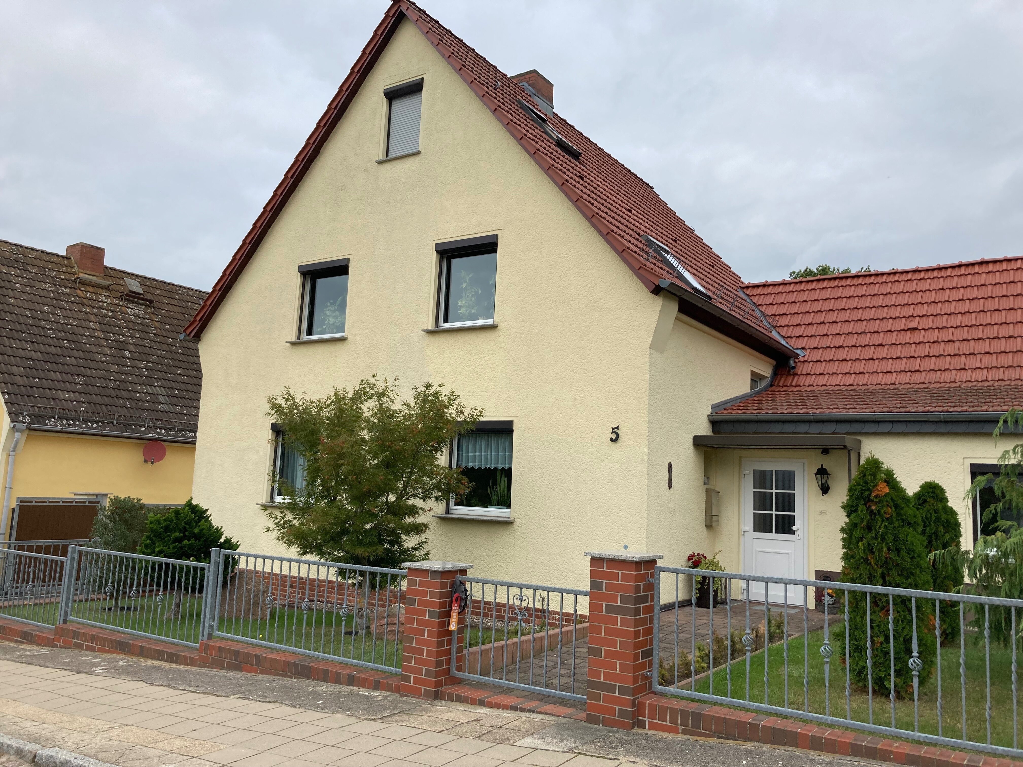 Mehrfamilienhaus zum Kauf provisionsfrei 480.000 € 9 Zimmer 200 m²<br/>Wohnfläche 1.400 m²<br/>Grundstück Am Weinberg 5 Bad Belzig Bad Belzig 14806