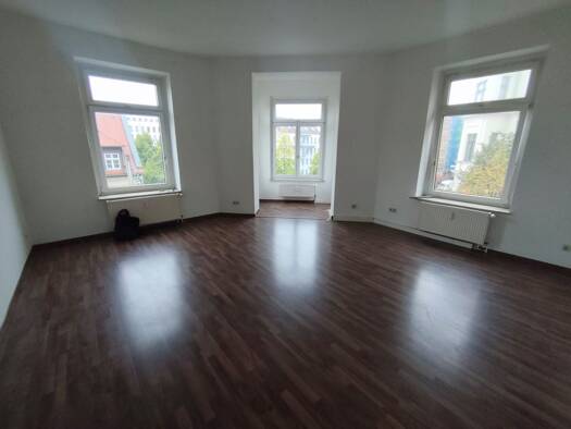 Wohnung zur Miete 800 € 2 Zimmer 81,3 m² frei ab sofort Neustadt-Neuschönefeld Leipzig 04315