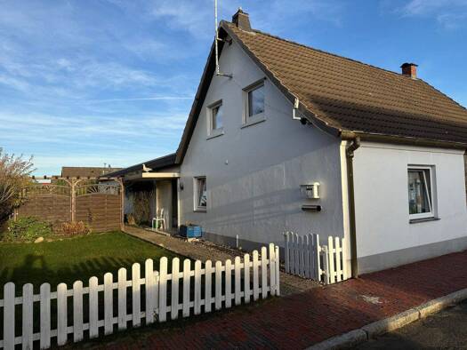 Doppelhaushälfte zum Kauf 128.000 € 4 Zimmer 125 m² 337 m² Grundstück frei ab sofort Leherheide Bremerhaven 27578