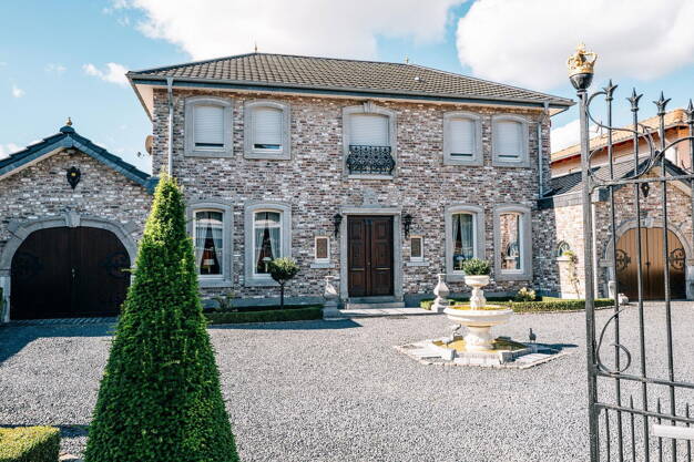 Villa zum Kauf provisionsfrei 1.234.567 € 7 Zimmer 220 m² 1.251 m² Grundstück Lieck Heinsberg 52525