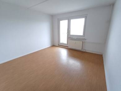 Wohnung zur Miete 257 € 2 Zimmer 56 m² 5. Geschoss frei ab sofort Friesenweg 108 Chrieschwitz Plauen 08529