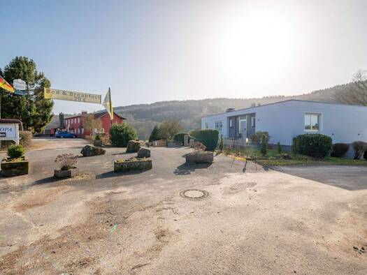 Mehrfamilienhaus zum Kauf 990.000 € 35 Zimmer 1.118 m² 9.679 m² Grundstück frei ab sofort Bornweg 15-16 Holsthum 54668