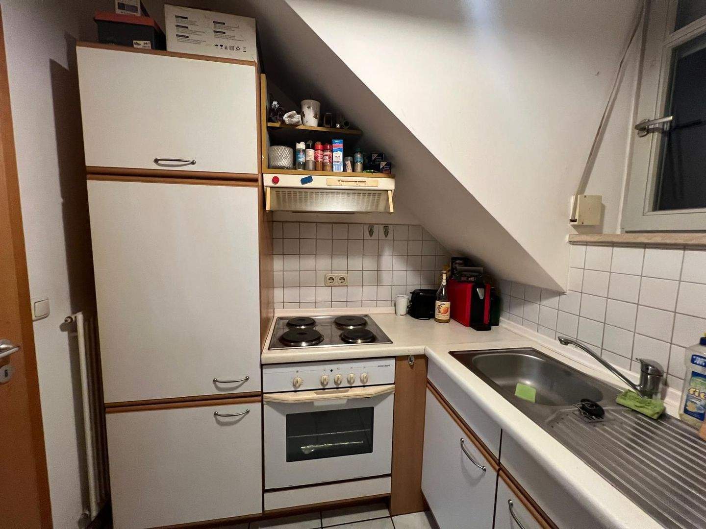 Immobilie in Mallersdorf-Pfaffenberg - Charmante 2-Zimmer-Dachgeschosswohnung mit Stellplatz und Kellerabteil - Bild 3