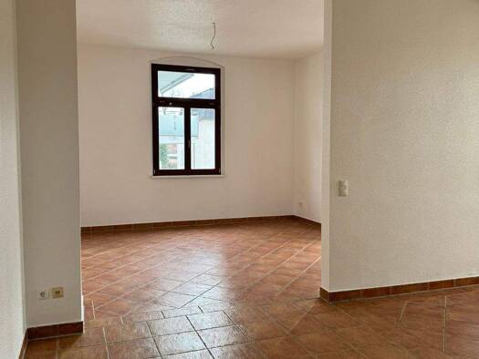 Wohnung zur Miete 414 € 2 Zimmer 83 m² frei ab sofort Bahnhofstraße 95 Reichenbach 08468