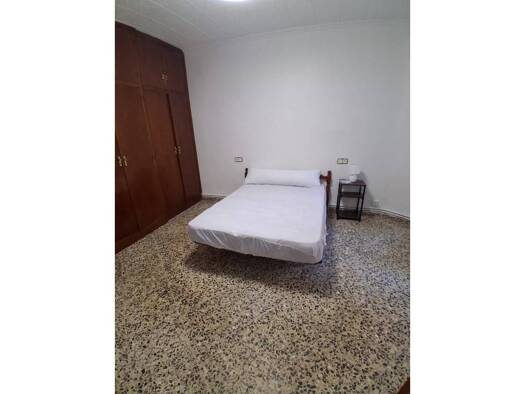 Wohnung zur Miete 255 € 1 Zimmer 16 m² EG Almansa 02640