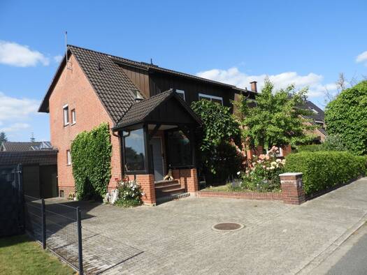 Haus zum Kauf 295.000 € 10 Zimmer 210 m² 1.124 m² Grundstück Klingengarten 2 Wittingen 29378