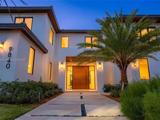 Einfamilienhaus zum Kauf - Erstbezug 6.061.133 € 635,6 m² 9840 SW 73rd Ct Pinecrest 33156