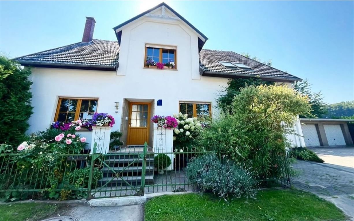 Mehrfamilienhaus zum Kauf 335.000 € 11 Zimmer 227 m²<br/>Wohnfläche 1.990 m²<br/>Grundstück 01.03.2025<br/>Verfügbarkeit Erder Kalletal 32689