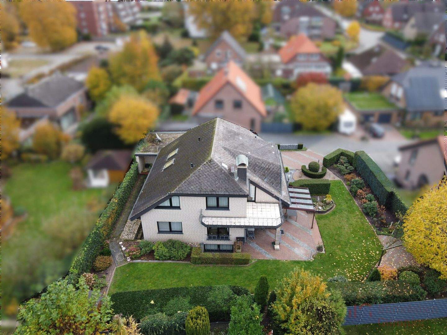 Immobilie in Salzbergen - IMMOBILIEN GUMNIOR präsentiert: luxuriöses Ein/-Zweifamilienhaus in Sackgassenlage von Salzbergen - Bild 2