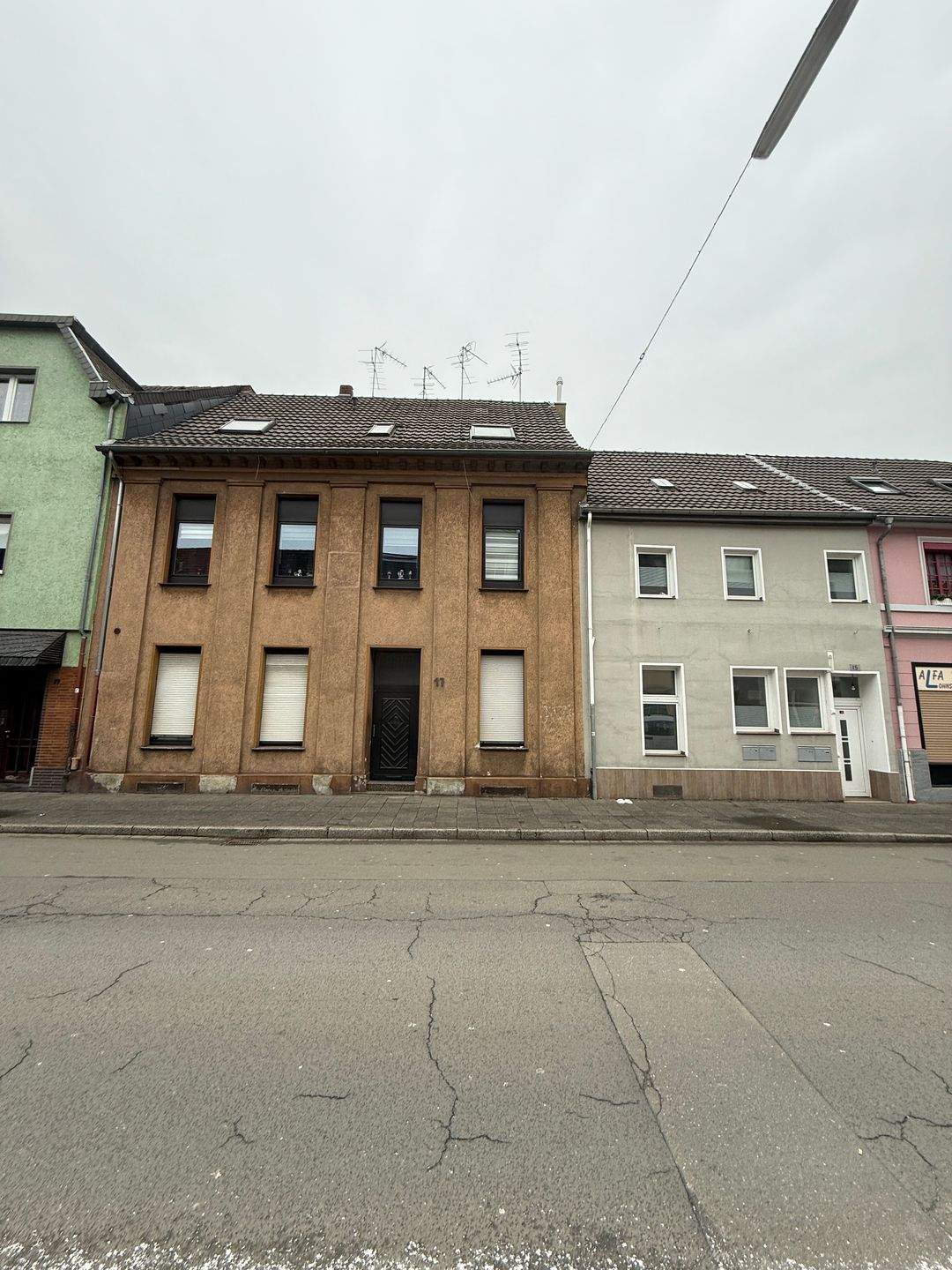 Immobilie in Krefeld - Voll vermietetes Mehrfamilienhaus mit separatem Fachwerkhaus in zentraler Lage von Krefeld - Bild 0