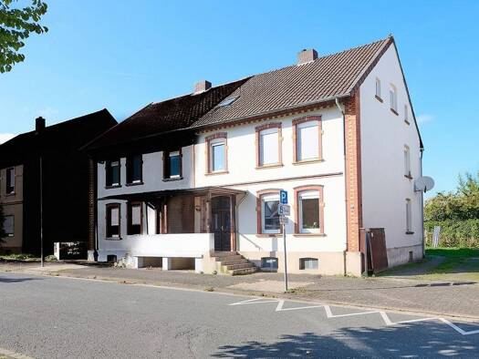 Doppelhaushälfte zum Kauf 129.000 € 6 Zimmer 100 m² 220 m² Grundstück Barntrup Barntrup 32683