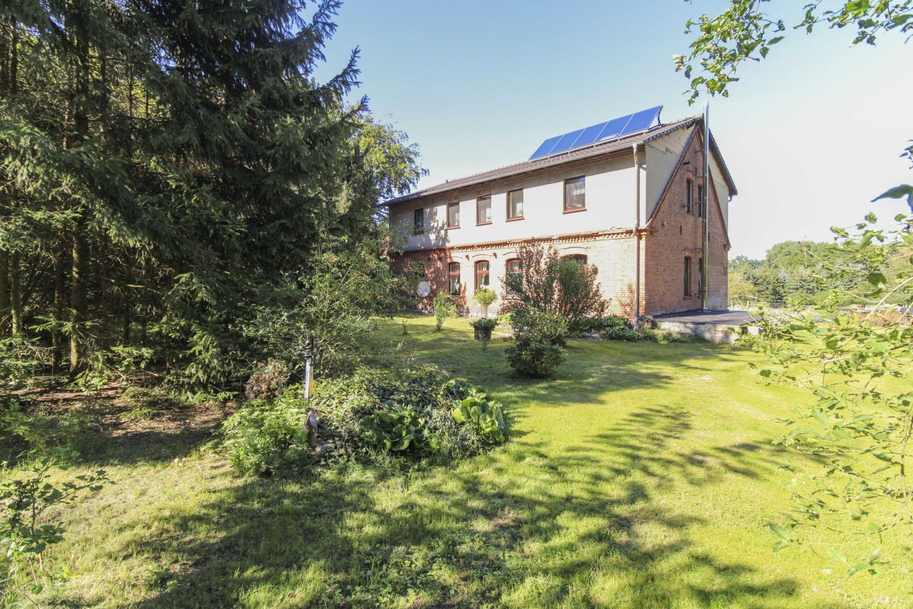 Immobilie zum Kauf als Kapitalanlage geeignet 260.000 € 6 Zimmer 250 m²<br/>Fläche 3.872 m²<br/>Grundstück Friedrichshöhe Angern 39326