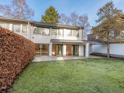 Reihenhaus zur Miete 3.199 € 5 Zimmer 150 m² 376 m² Grundstück frei ab 01.01.2026 Rissen Hamburg 22559