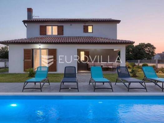 Haus zur Miete 2.800 € 3 Zimmer 170 m² Sisan Ližnjan