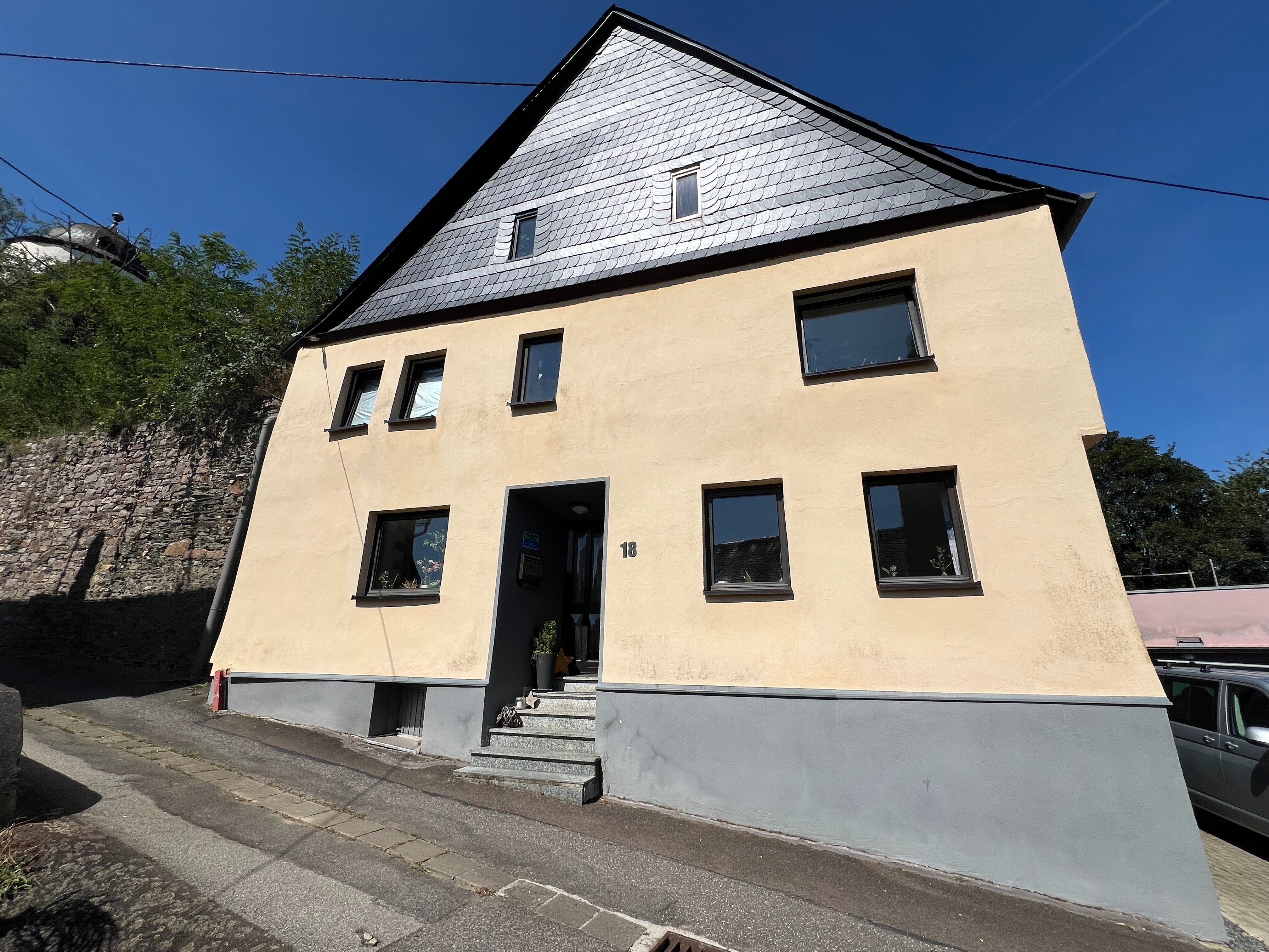 Einfamilienhaus zum Kauf 298.000 € 7 Zimmer 240 m²<br/>Wohnfläche 305 m²<br/>Grundstück Gemünden 55490