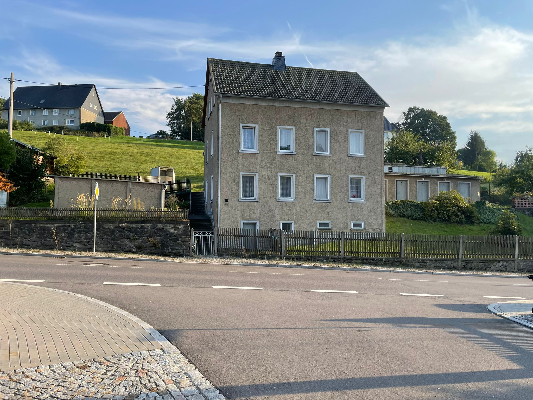 Mehrfamilienhaus zum Kauf 74.000 € 150 m²<br/>Wohnfläche 850 m²<br/>Grundstück ab sofort<br/>Verfügbarkeit Hauptstr. 64 Leubsdorf Leubsdorf 09573