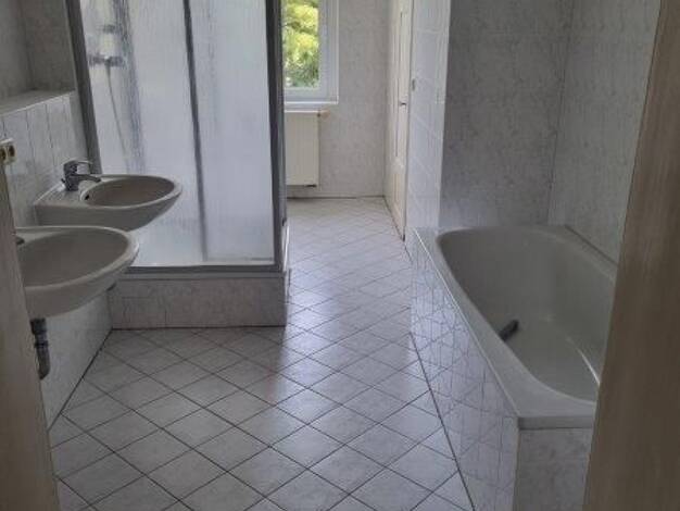 Wohnung zur Miete 470 € 3 Zimmer 87 m² Geschoss 3/3 frei ab sofort Franz-Mehring-Straße 11 Altriesa Riesa 01589