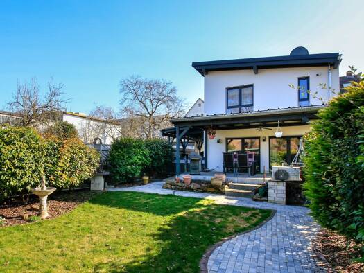 Mehrfamilienhaus zum Kauf als Kapitalanlage geeignet 1.345.000 € 9 Zimmer 336 m² 822 m² Grundstück Ludwigshafen am Rhein 67063