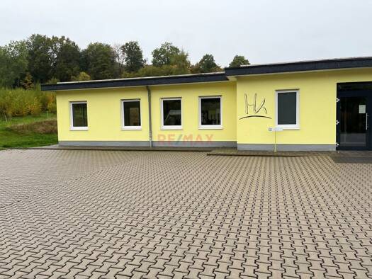 Medizinisches Gebäude zur Miete 9,46 € 370 m² Bürofläche Brandoberndorf Waldsolms 35647