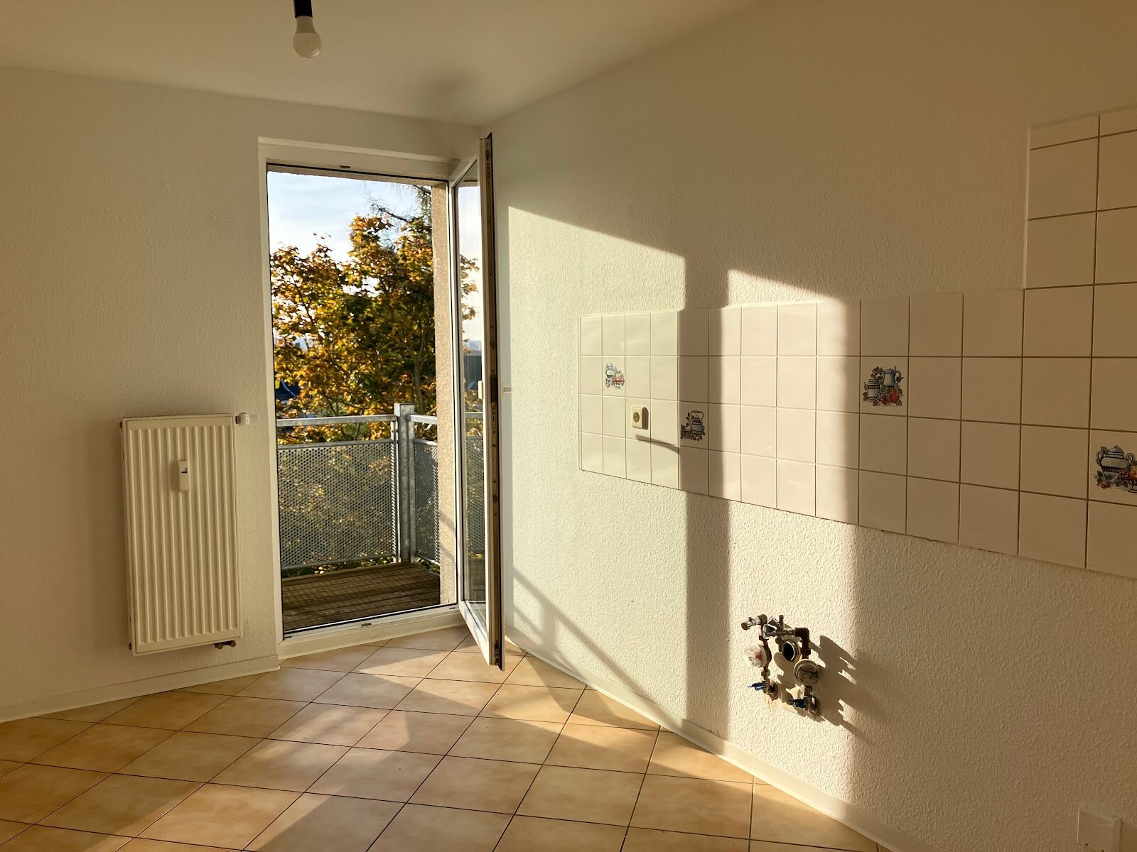 Wohnung zur Miete 300 € 3 Zimmer 64 m²<br/>Wohnfläche 4.<br/>Geschoss Clausstraße 106 Lutherviertel 221 Chemnitz 09126