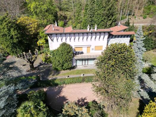 Villa zum Kauf 20 Zimmer 720 m² 4.400 m² Grundstück frei ab sofort Belgirate
