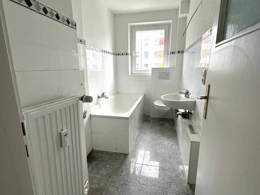 Wohnung zur Miete 411 € 3 Zimmer 58,7 m² 1. Geschoss frei ab sofort Paulstraße Lübtheen 19249