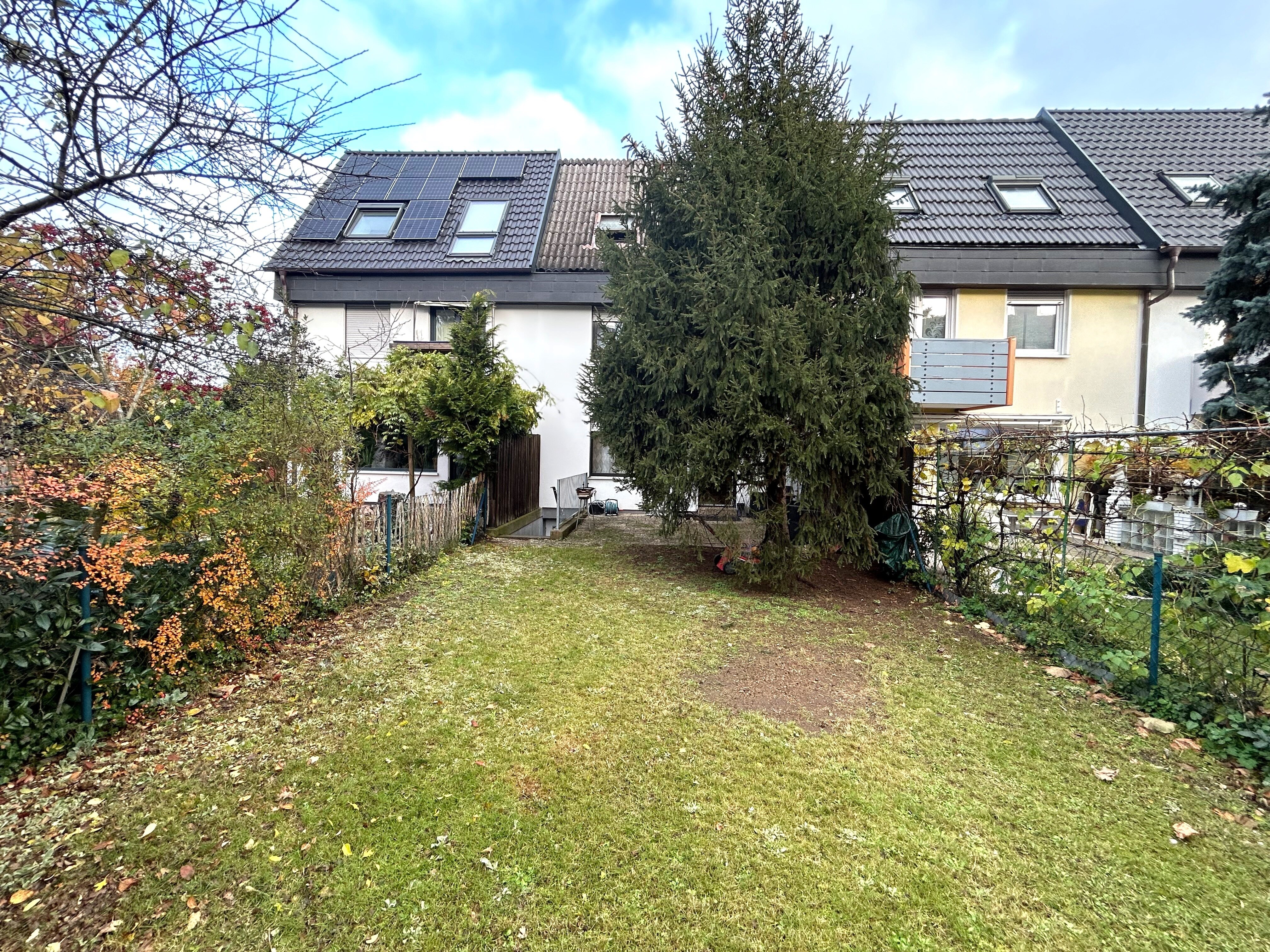 Haus zum Kauf 440.000 € 5 Zimmer 160 m²<br/>Wohnfläche 229 m²<br/>Grundstück Burgfarrnbach 92 Fürth 90768