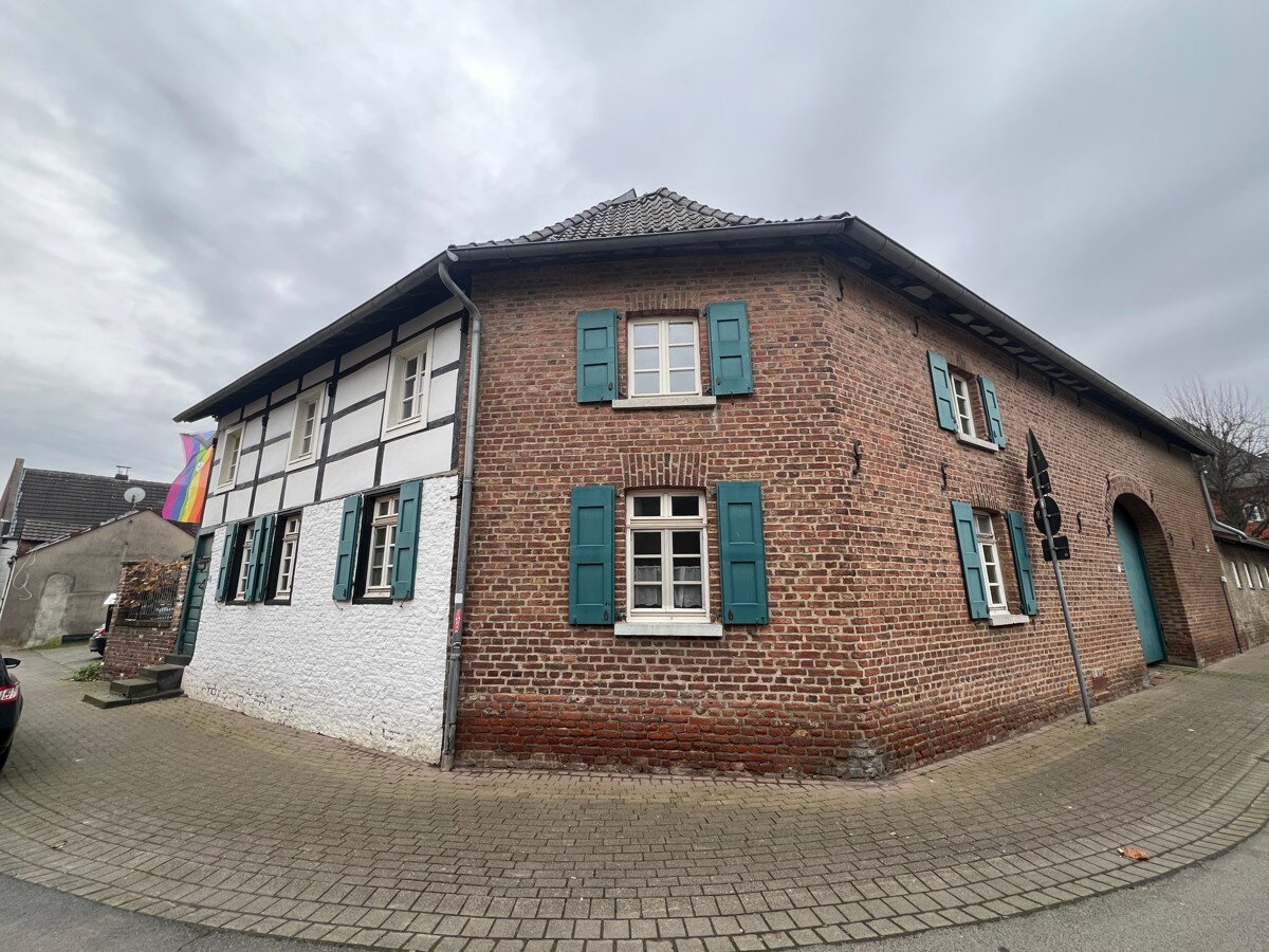 Einfamilienhaus zum Kauf 200.000 € 6 Zimmer 165,2 m²<br/>Wohnfläche 420 m²<br/>Grundstück Kirchherten Bedburg 50181