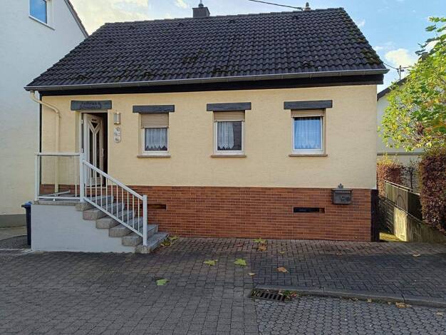 Einfamilienhaus zum Kauf 79.000 € 4 Zimmer 80 m² 140 m² Grundstück frei ab sofort Hüttigweiler Illingen 66557