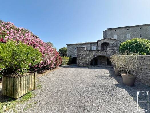 Haus zum Kauf 2.236.000 € 640 m² 26.879 m² Grundstück Saint-Alban-Auriolles 07120