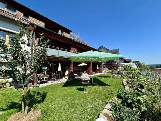 Hotel zum Kauf 870.000 € 13 Zimmer 24 Betten 870 m² Grundstück Lenzkirch 79853