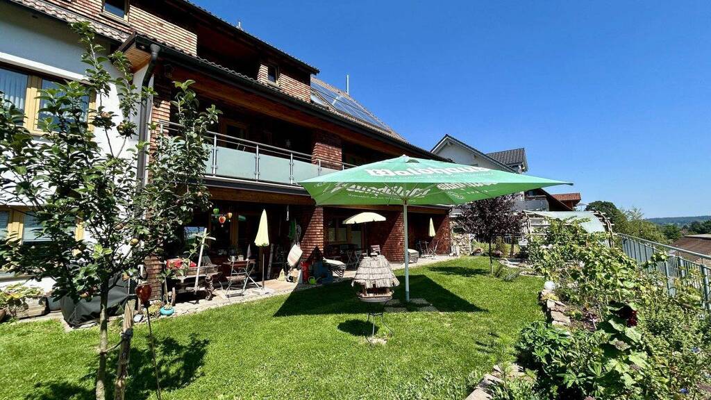 Hotel zum Kauf 870.000 € 13 Zimmer 24 Betten 870 m² Grundstück Lenzkirch 79853