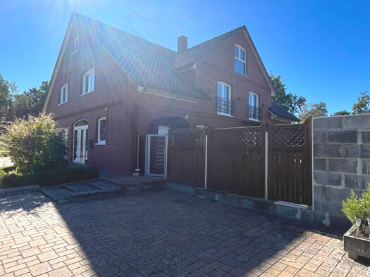 Mehrfamilienhaus zum Kauf 699.000 € 8 Zimmer 310 m² 1.001 m² Grundstück Neudorf-Platendorf Sassenburg / Neudorf-Platendorf 38524