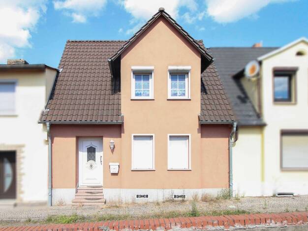 Reihenmittelhaus zum Kauf 75.000 € 2 Zimmer 80 m² 492 m² Grundstück Bernburg Bernburg 06406