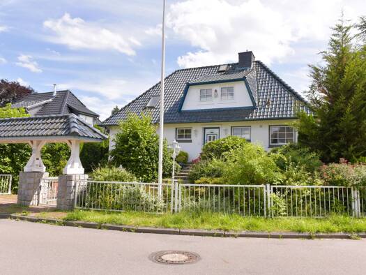 Einfamilienhaus zum Kauf provisionsfrei 770.000 € 8 Zimmer 223,4 m² 960 m² Grundstück frei ab sofort Erlenring 20 Großhansdorf 22927